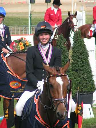 Celina und Larissa bei der Siegerehrung