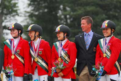 Foto Domenik Biss:  v.l. :Miriam Zell, Laura Klaphake, Kaya L&uuml;thi, Peter Teeuwen, Sophie Schuster 